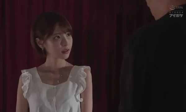 quatvn. Chỉ cần chạm vào là có thể thôi miên nữ biên tập viên xinh đẹp